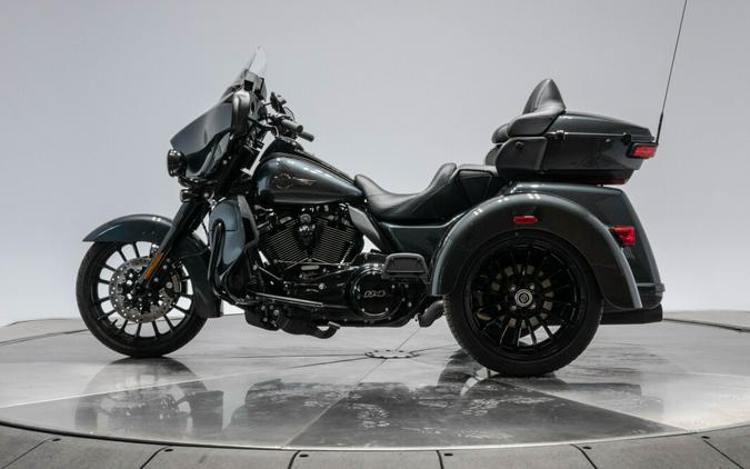 2025 HARLEY-DAVIDSON FLHTCUTG TRI GLIDE ULTRA in Iron Horse Metallic