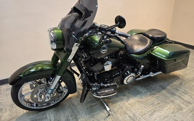 2014 Harley-Davidson® CVO™ Road King® Sherwood/Galaxy Black FLHRSE