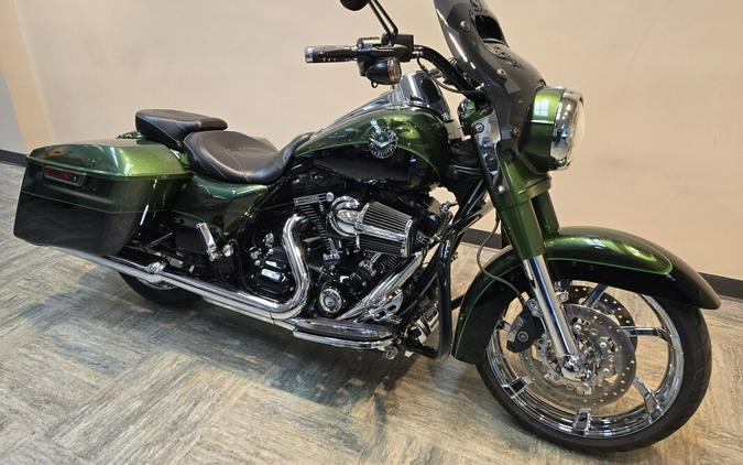 2014 Harley-Davidson® CVO™ Road King® Sherwood/Galaxy Black FLHRSE