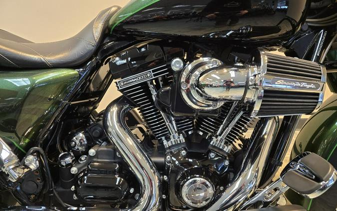 2014 Harley-Davidson® CVO™ Road King® Sherwood/Galaxy Black FLHRSE