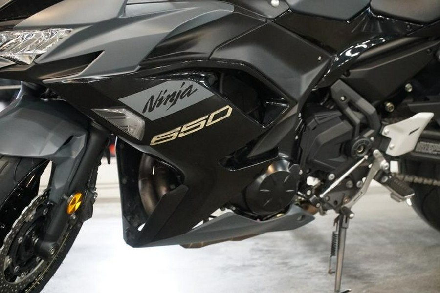 2024 Kawasaki Ninja® 650 ABS Metallic Matte Dark Gray/Metallic Spark Black