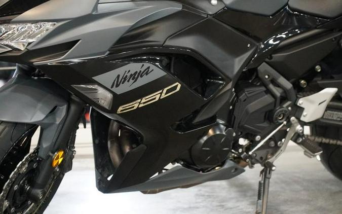 2024 Kawasaki Ninja® 650 ABS Metallic Matte Dark Gray/Metallic Spark Black