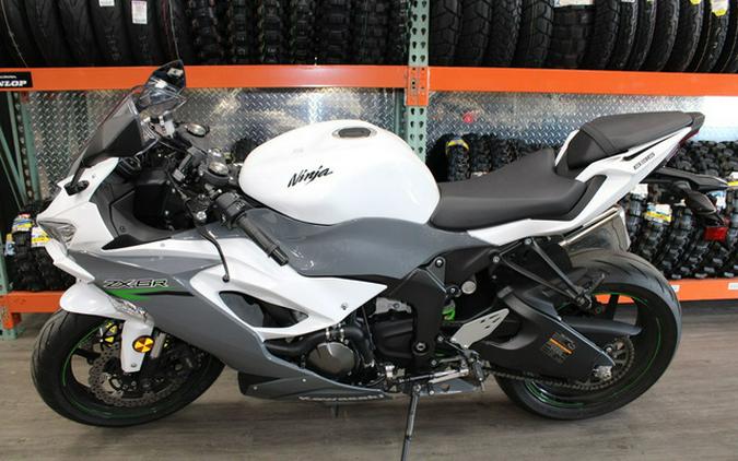 2021 Kawasaki Ninja ZX-6R Base