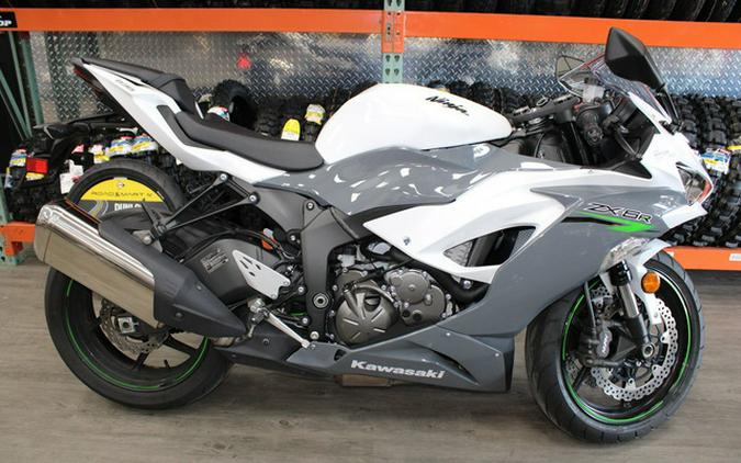 2021 Kawasaki Ninja ZX-6R Base