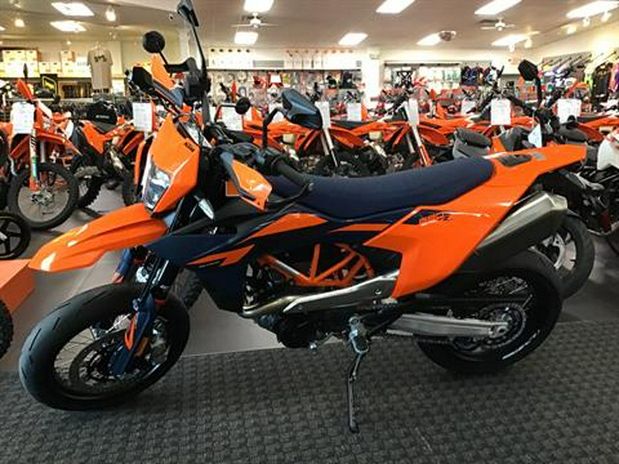 2026 KTM 690 SMC R