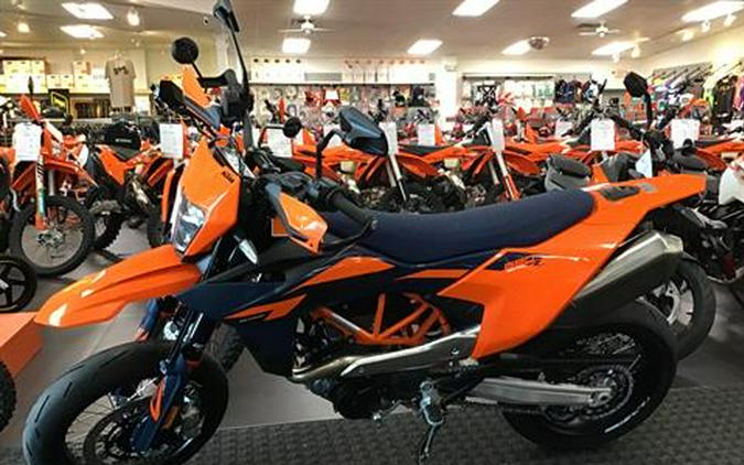 2026 KTM 690 SMC R