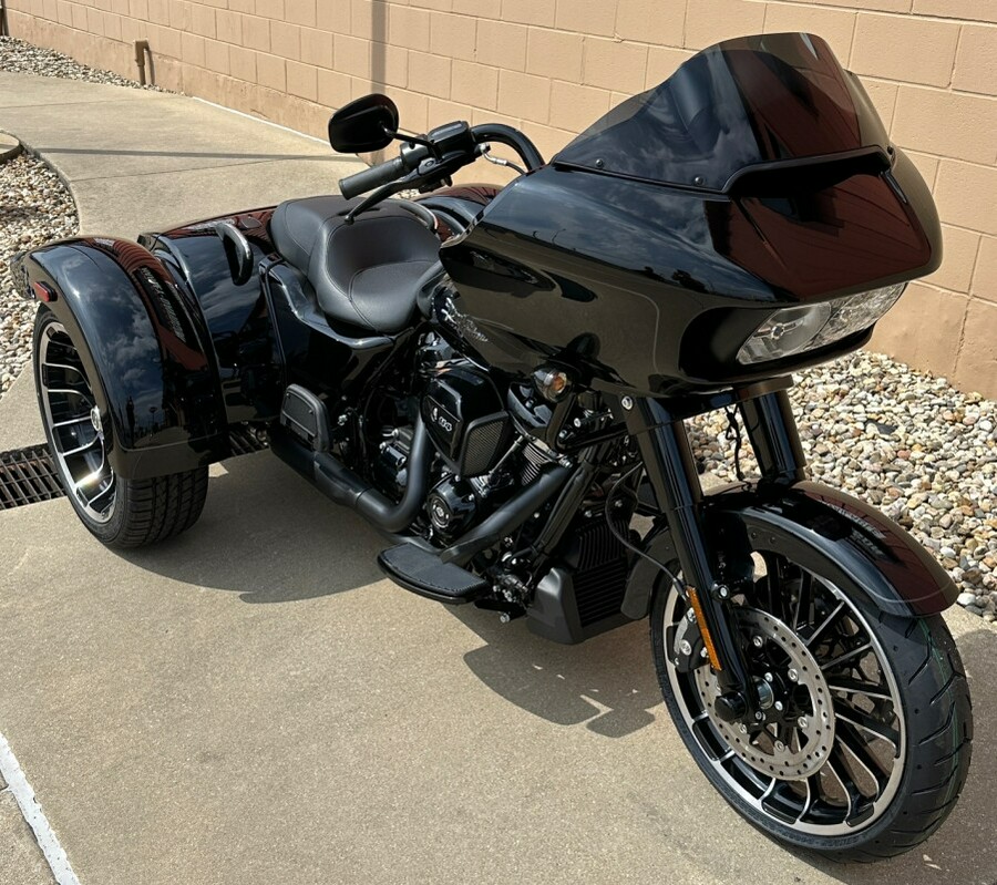 2024 Harley-Davidson Road Glide 3 Vivid Black