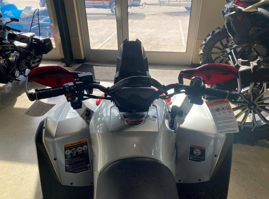 2026 Can-Am® Renegade X mr 1000 R Hyper Silver & Legion Red