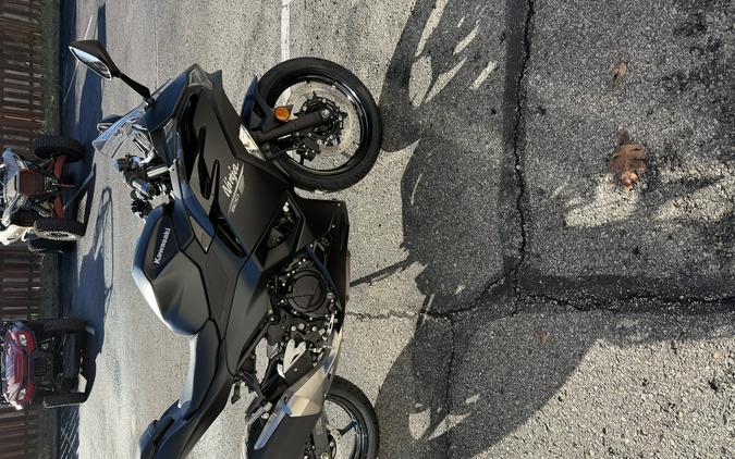 2026 Kawasaki Ninja® 500 Base
