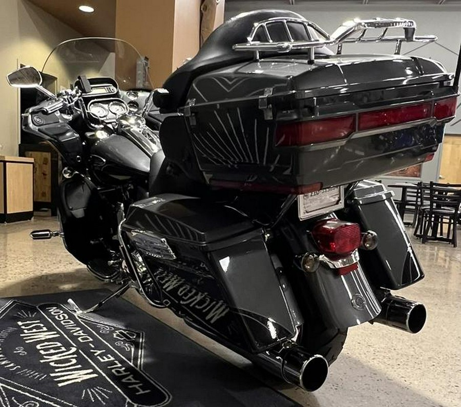 2011 Harley-Davidson® FLTRUSE - CVO™ Road Glide® Ultra