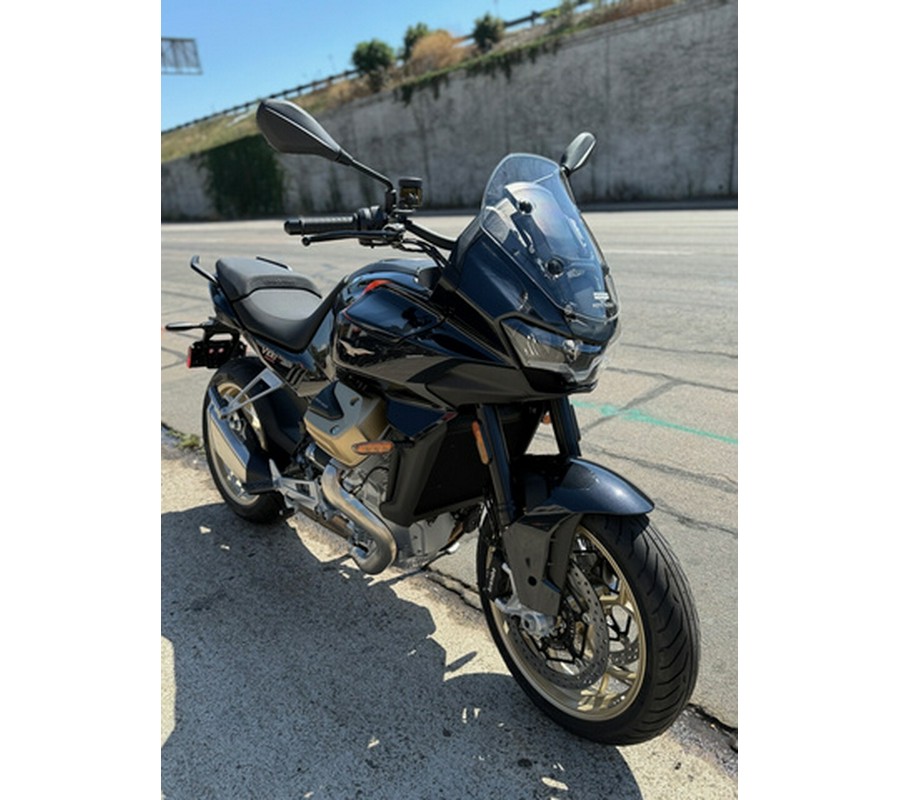 2024 Moto Guzzi V100 Mandello
