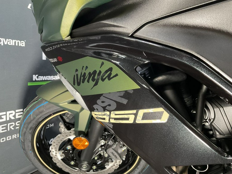 2024 Kawasaki Ninja® 650 Metallic Matte Dark Gray/Metallic Spark Black