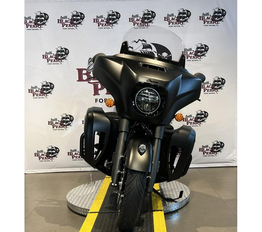 2024 Indian Motorcycle® Roadmaster® Dark Horse® w/Powerband Audio Package Black Smoke