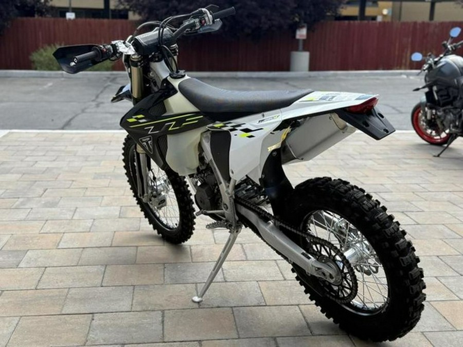 2026 Triumph TF 250-E Jet BlackPure White