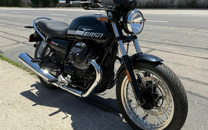 2025 Moto Guzzi V7 SPECIAL SILVER STRIPE