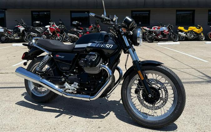2025 Moto Guzzi V7 SPECIAL SILVER STRIPE