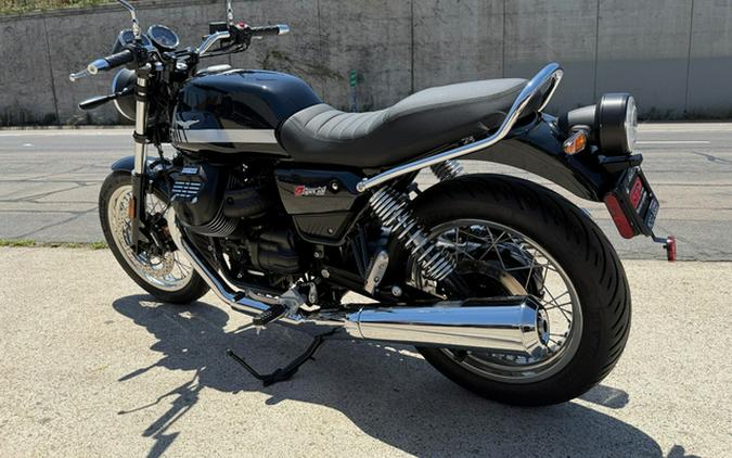 2025 Moto Guzzi V7 SPECIAL SILVER STRIPE