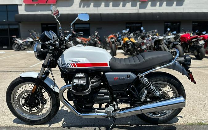 2025 Moto Guzzi V7 Special