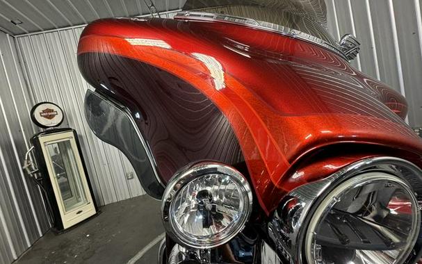 2009 Harley-Davidson® FLHTCUSE - CVO™ Ultra Classic® Electra Glide