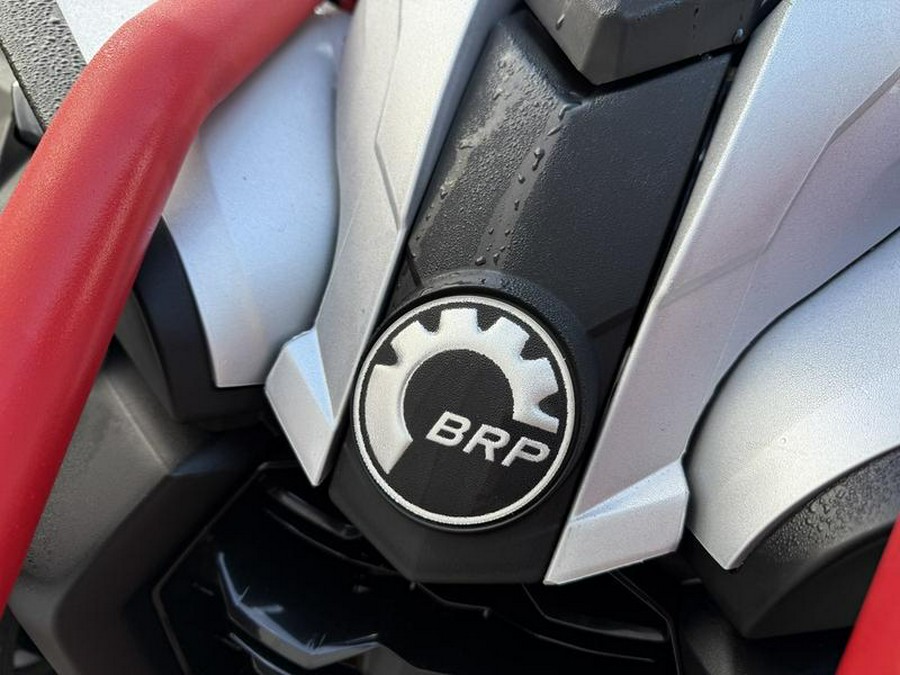 2026 Can-Am® Renegade X mr 1000 R Hyper Silver & Legion Red