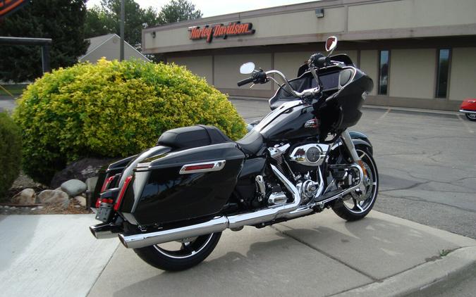 2026 Harley-Davidson® Road Glide® Vivid Black Chrome Trim