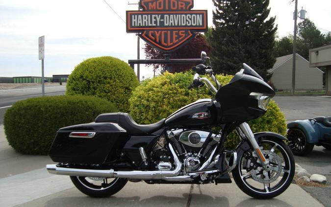 2026 Harley-Davidson® Road Glide® Vivid Black Chrome Trim