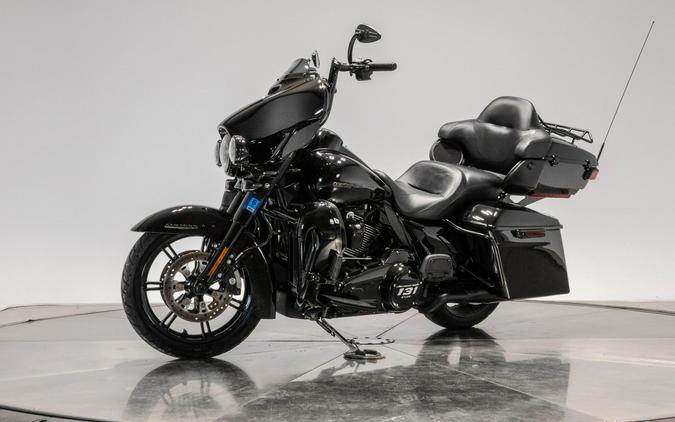 2021 HARLEY-DAVIDSON FLHTK ULTRA LIMITED in Vivid Black with 9,604 miles
