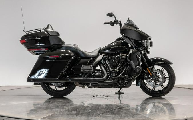 2021 HARLEY-DAVIDSON FLHTK ULTRA LIMITED in Vivid Black with 9,604 miles