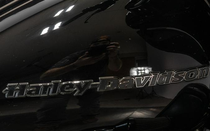 2021 HARLEY-DAVIDSON FLHTK ULTRA LIMITED in Vivid Black with 9,604 miles