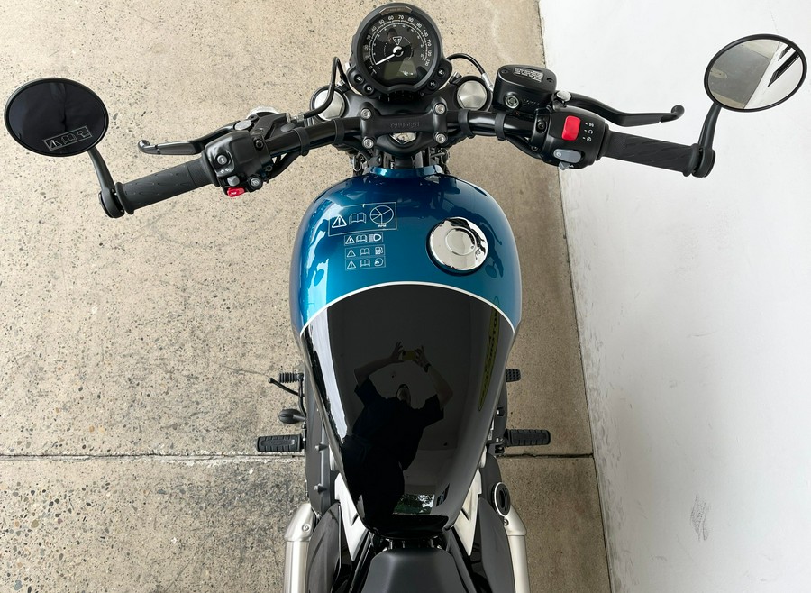 2026 Triumph BONNEVILLE BOBBER