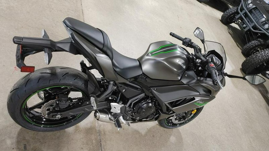 2024 Kawasaki Ninja® 650 Metallic Matte Graphenesteel Gray/Ebony