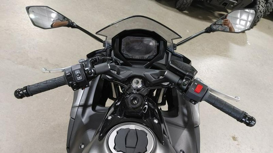 2024 Kawasaki Ninja® 650 Metallic Matte Graphenesteel Gray/Ebony