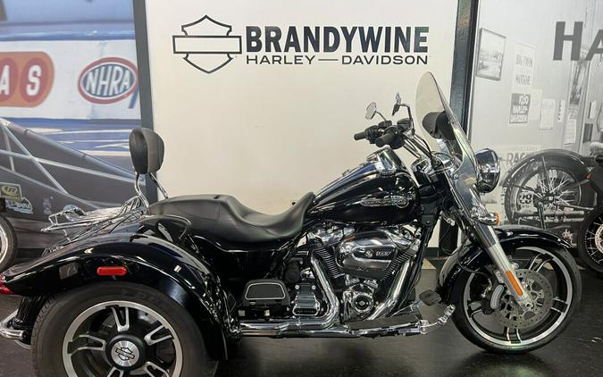 2017 Harley-Davidson Freewheeler Vivid Black flrt