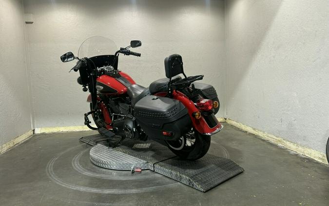Harley-Davidson® Heritage Classic 114 2022 Redline Red/Vivid Black (Black Finish w/Cast Wheels)