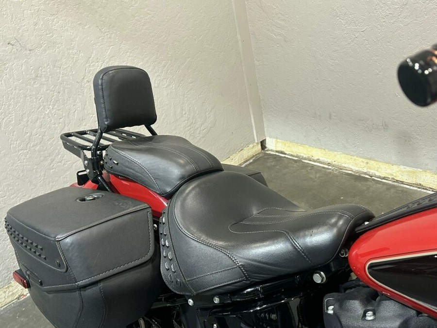 Harley-Davidson® Heritage Classic 114 2022 Redline Red/Vivid Black (Black Finish w/Cast Wheels)