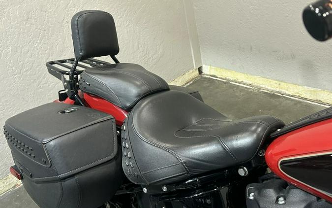 Harley-Davidson® Heritage Classic 114 2022 Redline Red/Vivid Black (Black Finish w/Cast Wheels)