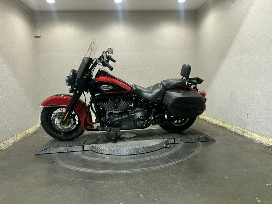 Harley-Davidson® Heritage Classic 114 2022 Redline Red/Vivid Black (Black Finish w/Cast Wheels)