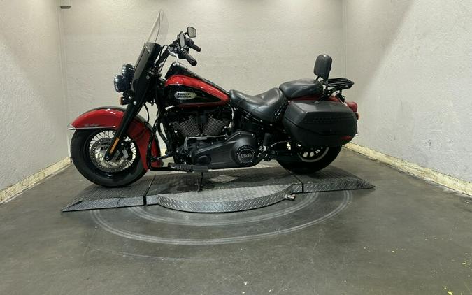 Harley-Davidson® Heritage Classic 114 2022 Redline Red/Vivid Black (Black Finish w/Cast Wheels)