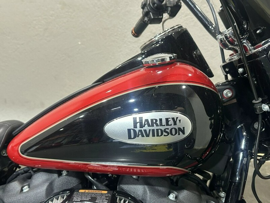 Harley-Davidson® Heritage Classic 114 2022 Redline Red/Vivid Black (Black Finish w/Cast Wheels)