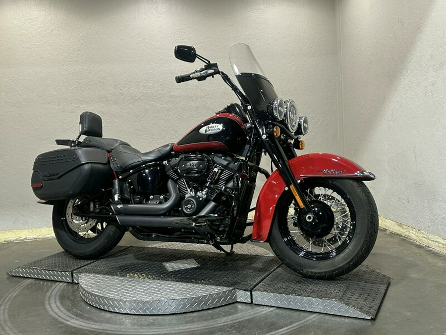 Harley-Davidson® Heritage Classic 114 2022 Redline Red/Vivid Black (Black Finish w/Cast Wheels)