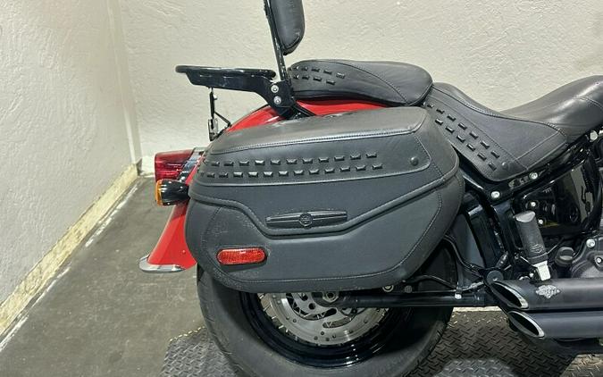 Harley-Davidson® Heritage Classic 114 2022 Redline Red/Vivid Black (Black Finish w/Cast Wheels)