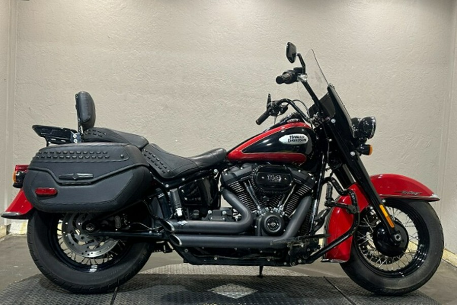 Harley-Davidson® Heritage Classic 114 2022 Redline Red/Vivid Black (Black Finish w/Cast Wheels)