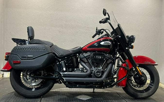 Harley-Davidson® Heritage Classic 114 2022 Redline Red/Vivid Black (Black Finish w/Cast Wheels)