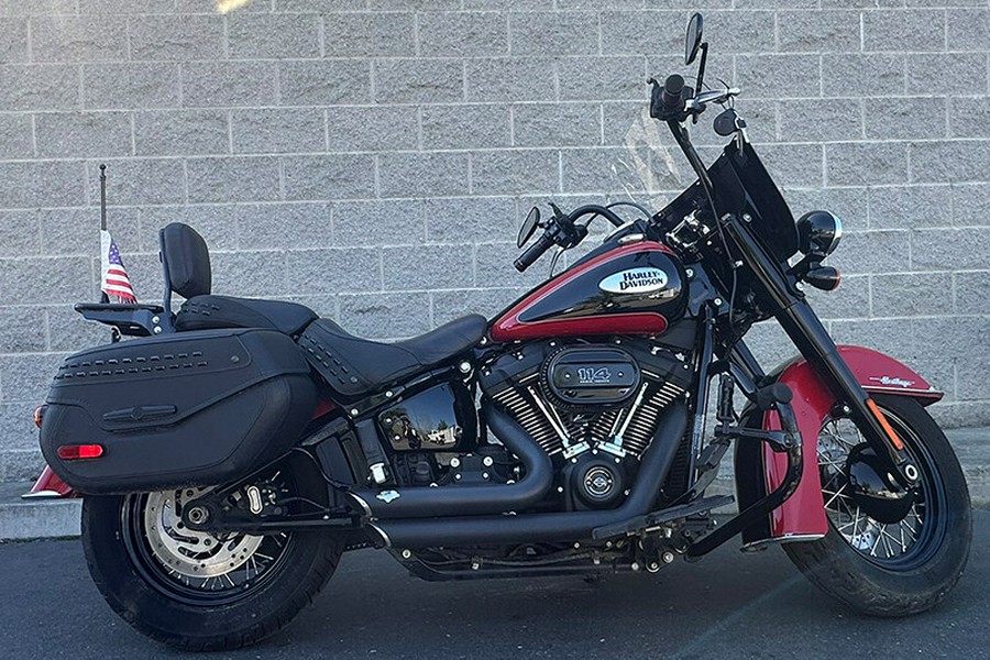 Harley-Davidson® Heritage Classic 114 2022 Redline Red/Vivid Black (Black Finish w/Cast Wheels)