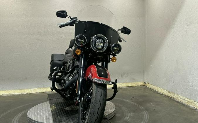 Harley-Davidson® Heritage Classic 114 2022 Redline Red/Vivid Black (Black Finish w/Cast Wheels)