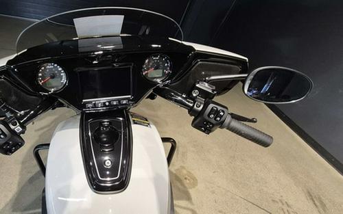 2026 Indian Chieftain PowerPlus Dark Horse 112 w/PowerBand Chalk with Black Metallic