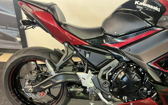 2021 Kawasaki Ninja 650 Black / Red