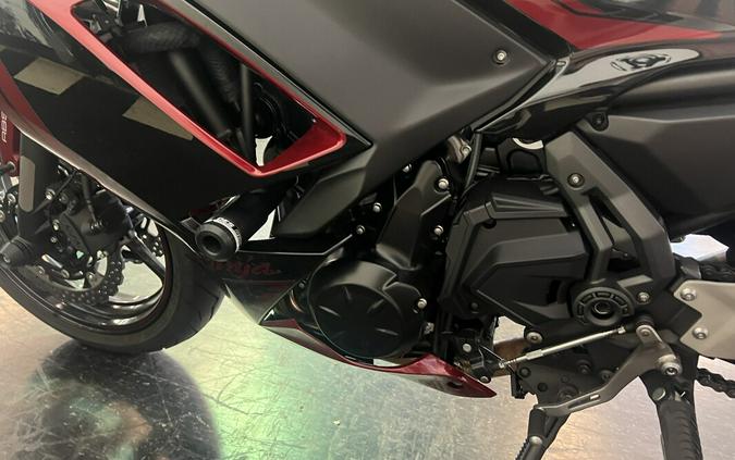 2021 Kawasaki Ninja 650 Black / Red