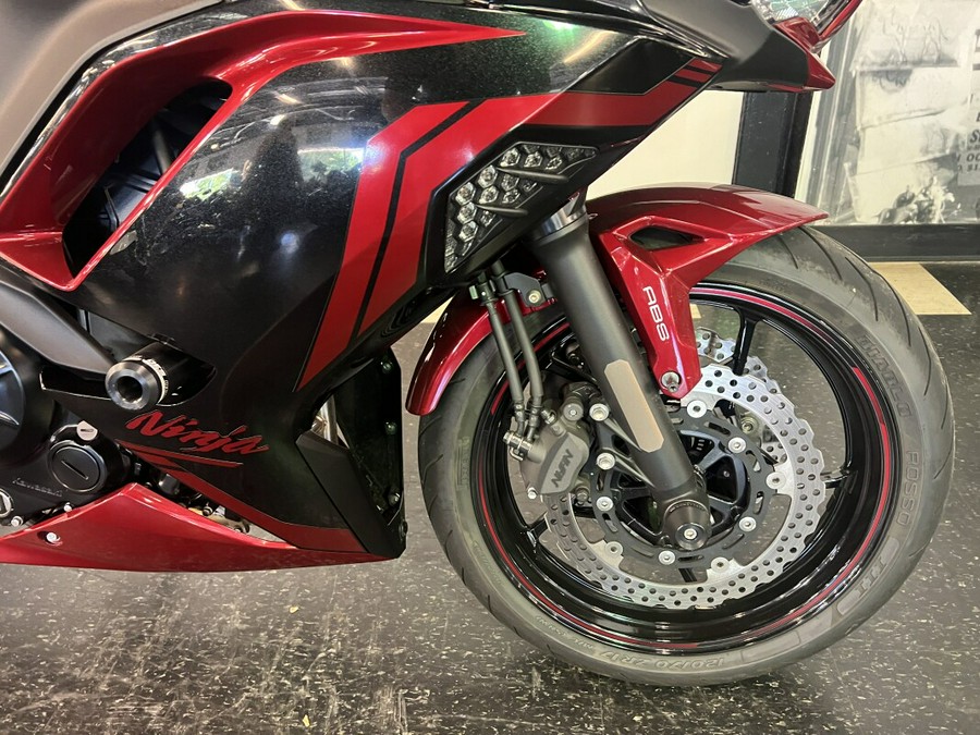 2021 Kawasaki Ninja 650 Black / Red