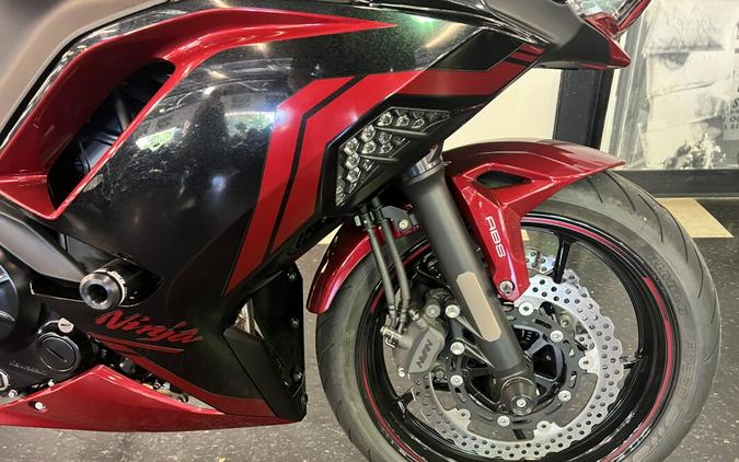 2021 Kawasaki Ninja 650 Black / Red